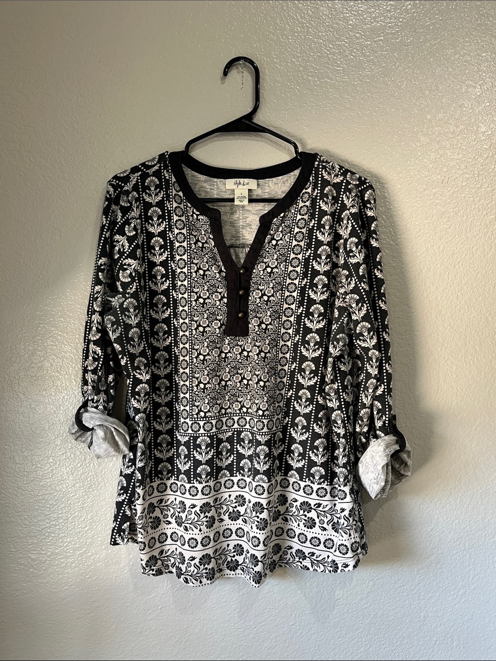 Style & CO Black & White Floral-Print Tunic Henley Lightweight Sz L Bohemian